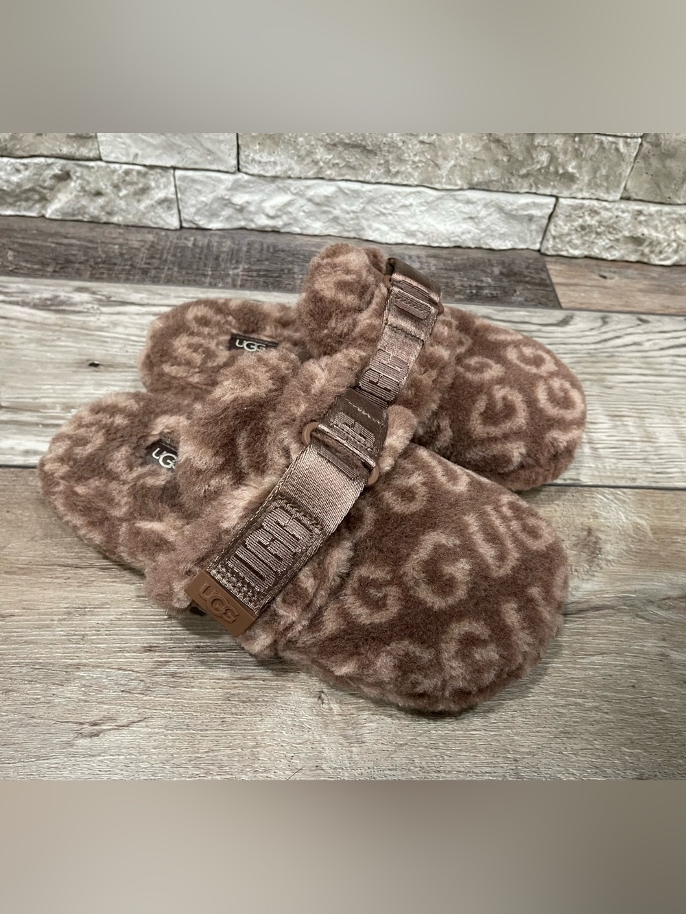 UGG Fluff It Pop Slippers Size 6 Chestnut Stout Color Unisex
